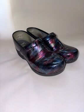 Dansko XP 2.0 Professional Clogs in the colorway "Color Sweep Patent" Size 42